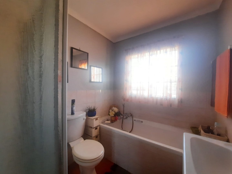 2 Bedroom Property for Sale in Wilgeheuwel Gauteng