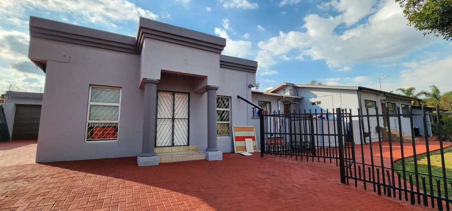 7 Bedroom Property for Sale in Erasmia Gauteng