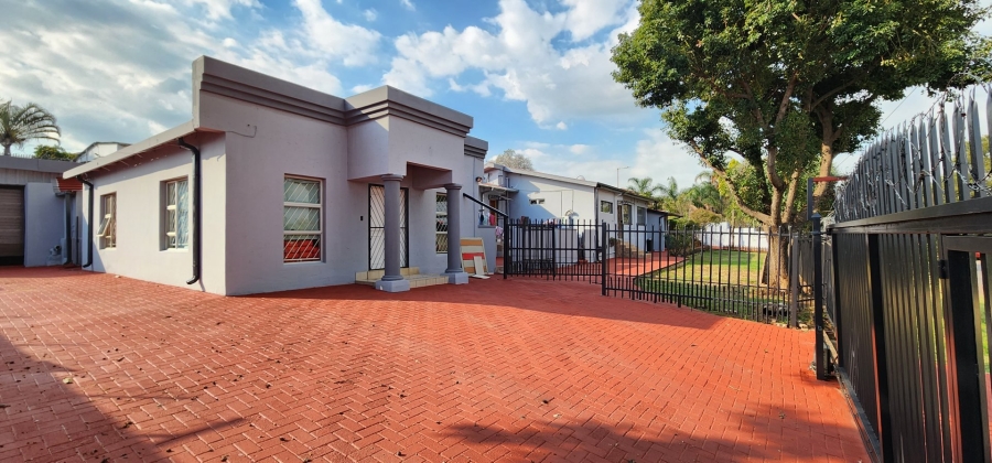 7 Bedroom Property for Sale in Erasmia Gauteng