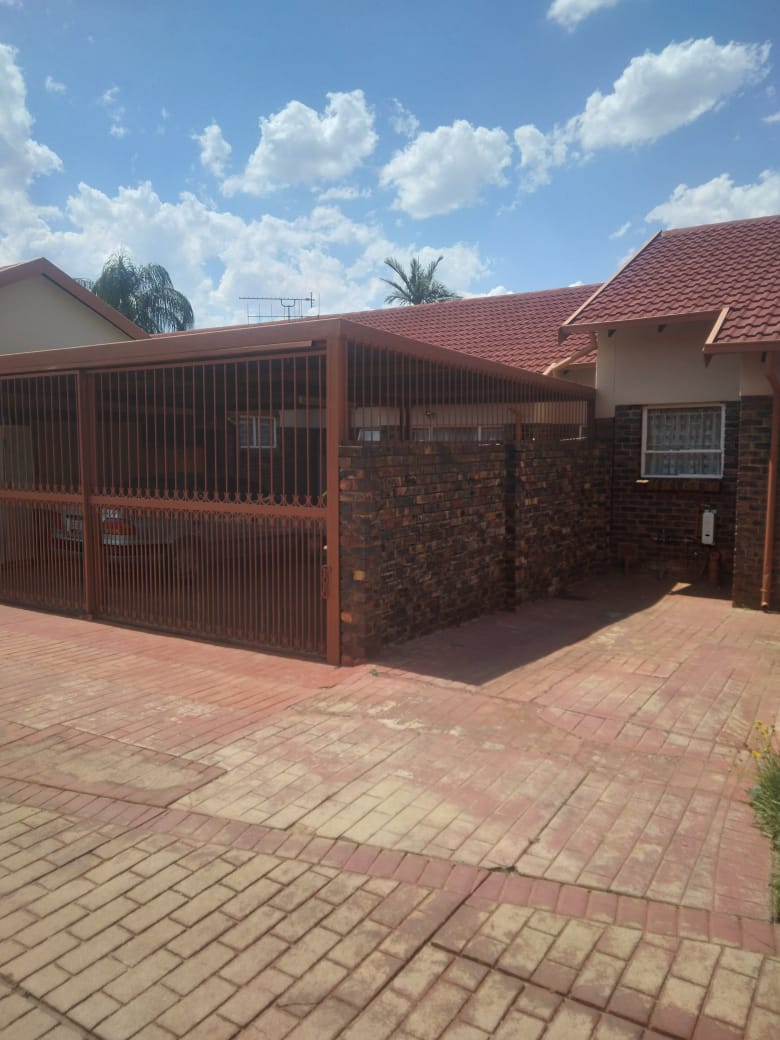 3 Bedroom Property for Sale in The Orchards Gauteng