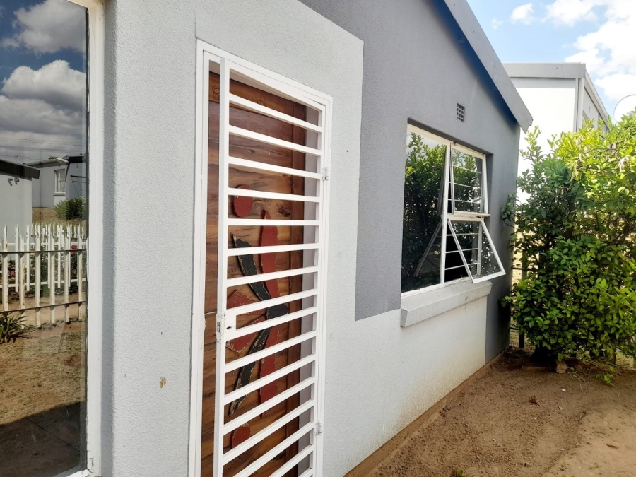 To Let 2 Bedroom Property for Rent in Ridgeway Gauteng