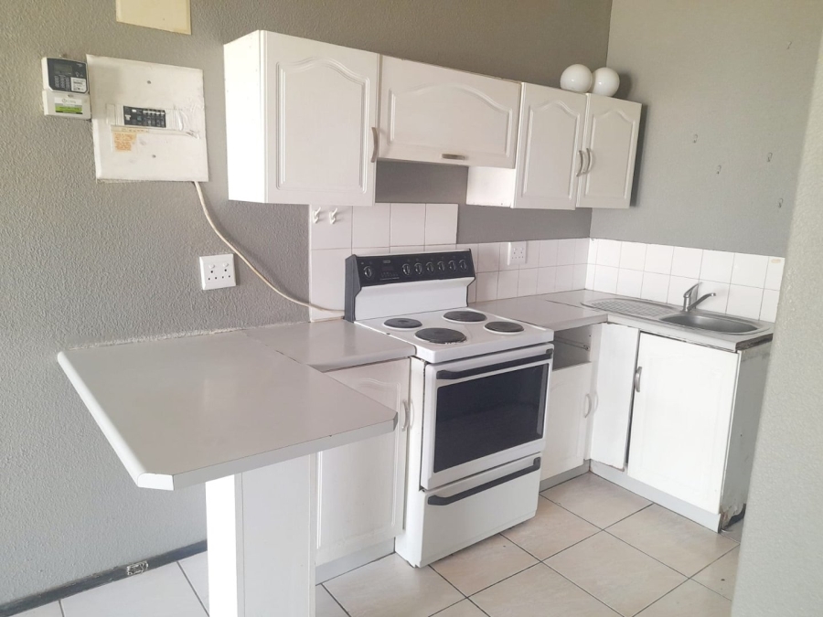 To Let 2 Bedroom Property for Rent in Ridgeway Gauteng