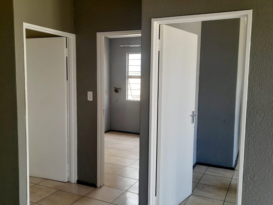 To Let 2 Bedroom Property for Rent in Ridgeway Gauteng