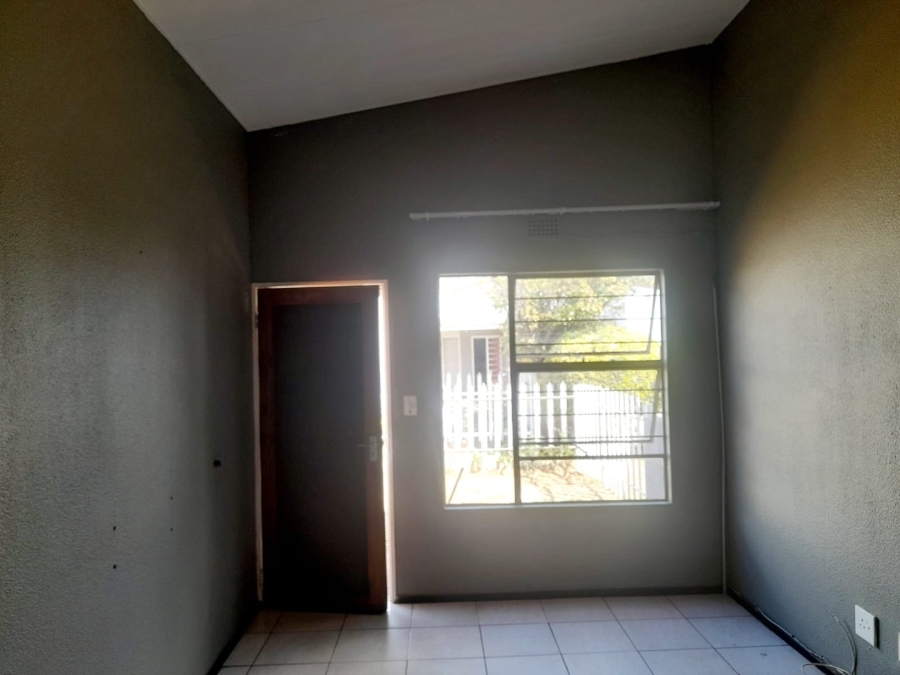 To Let 2 Bedroom Property for Rent in Ridgeway Gauteng