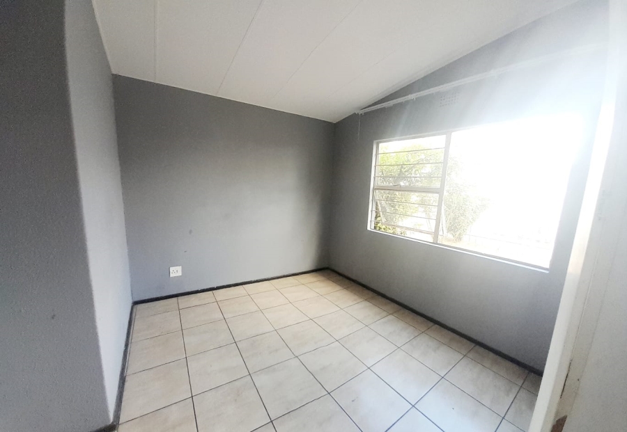 To Let 2 Bedroom Property for Rent in Ridgeway Gauteng