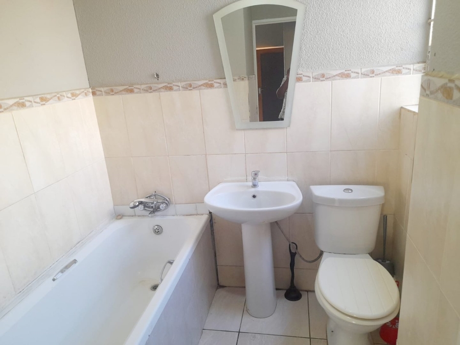 To Let 2 Bedroom Property for Rent in Ridgeway Gauteng