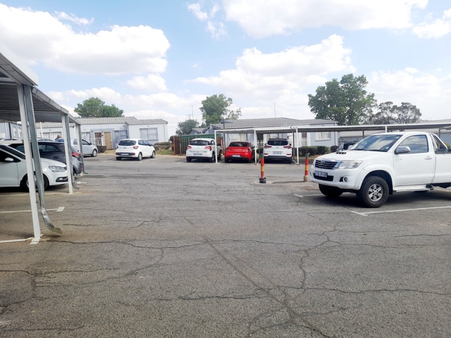 To Let 2 Bedroom Property for Rent in Ridgeway Gauteng