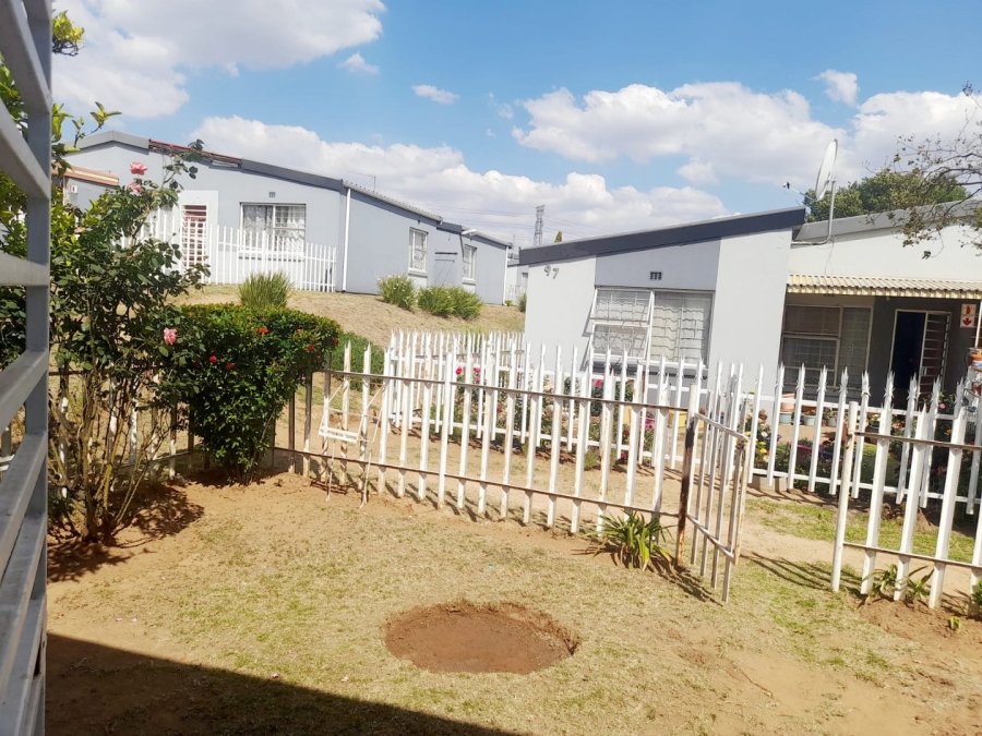 To Let 2 Bedroom Property for Rent in Ridgeway Gauteng