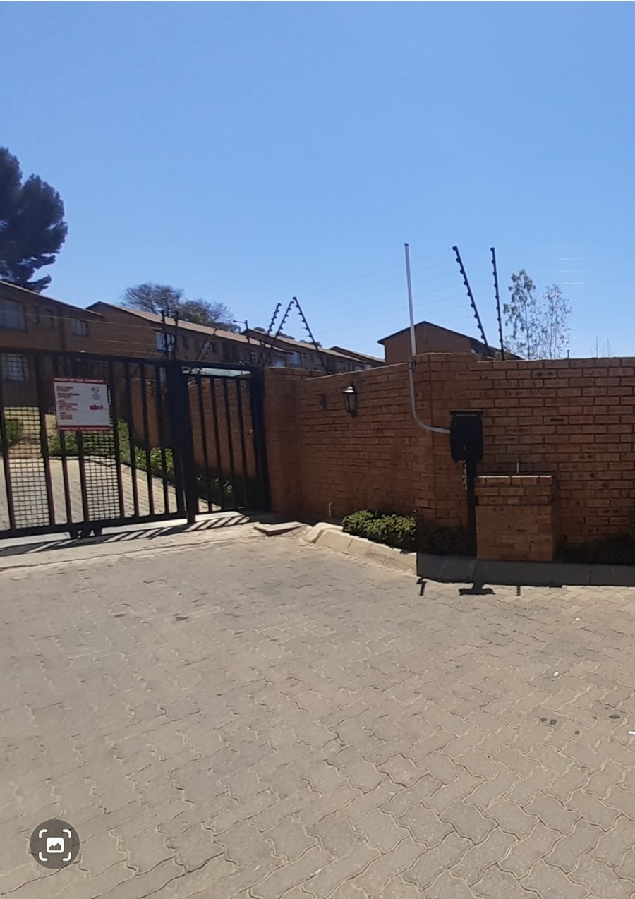 2 Bedroom Property for Sale in Meredale Gauteng