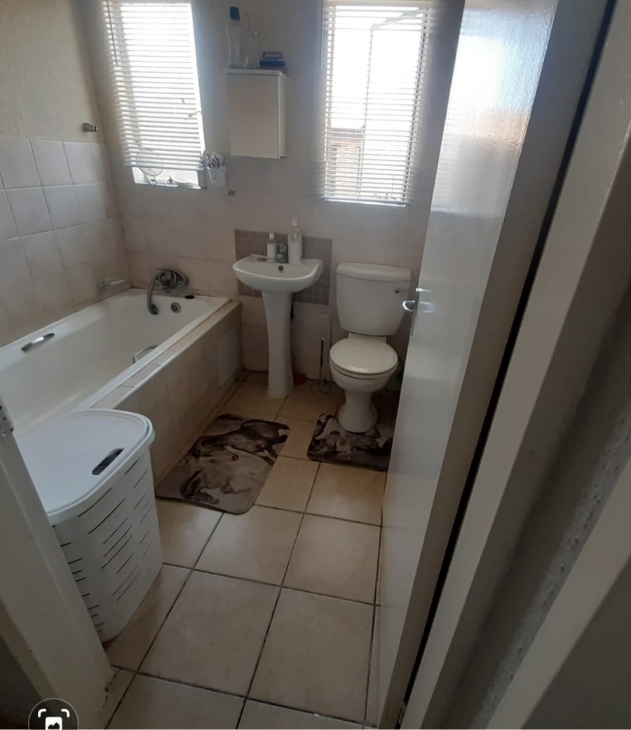 2 Bedroom Property for Sale in Meredale Gauteng