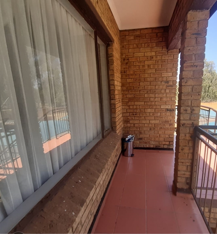 2 Bedroom Property for Sale in Meredale Gauteng