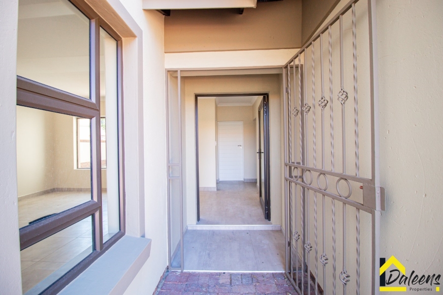 5 Bedroom Property for Sale in Comet Gauteng