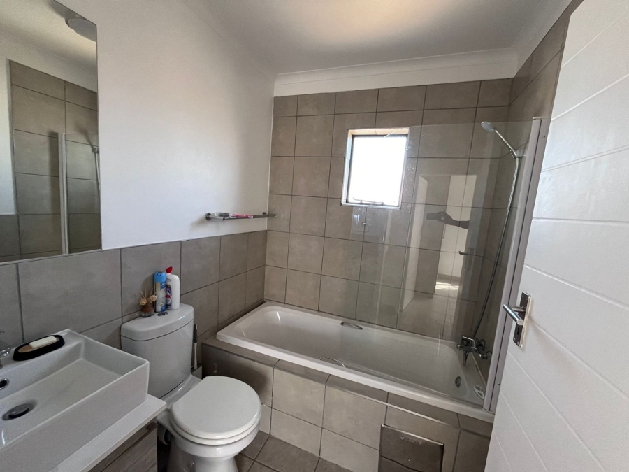 2 Bedroom Property for Sale in Noordwyk Gauteng