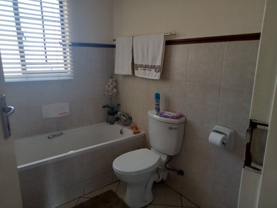 2 Bedroom Property for Sale in Noordwyk Gauteng