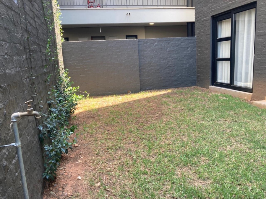 To Let 2 Bedroom Property for Rent in Waverley Gauteng