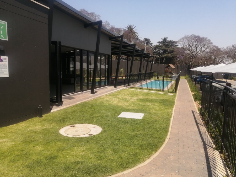 To Let 2 Bedroom Property for Rent in Waverley Gauteng