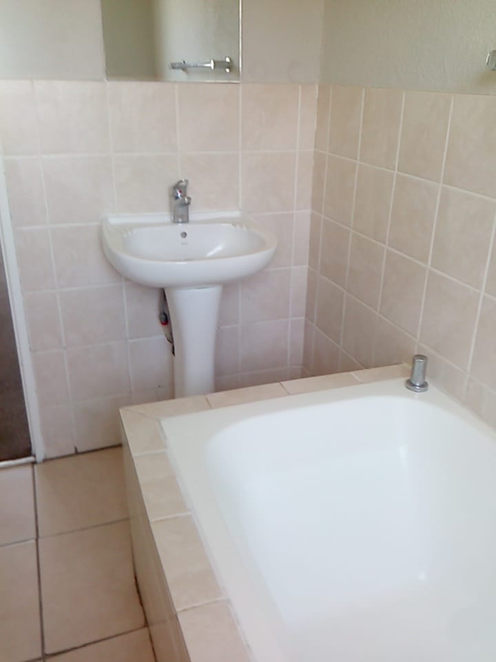 To Let 3 Bedroom Property for Rent in Willowbrook Gauteng