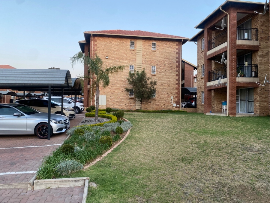 2 Bedroom Property for Sale in Noordwyk Gauteng