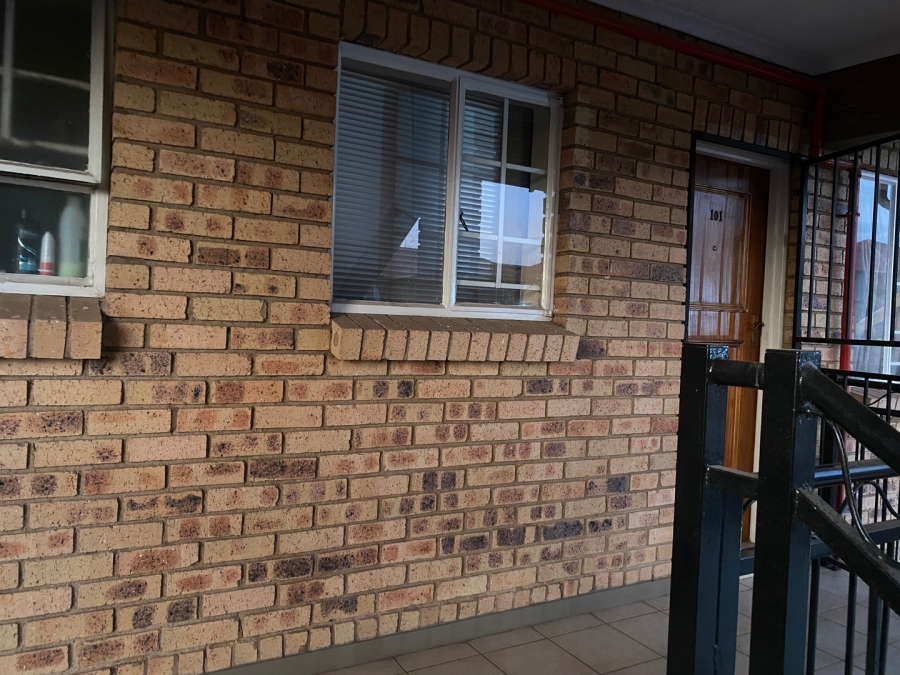 2 Bedroom Property for Sale in Noordwyk Gauteng