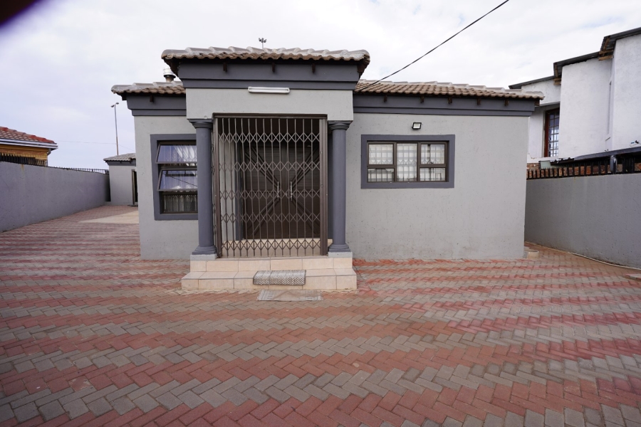 4 Bedroom Property for Sale in Lotus Gardens Gauteng