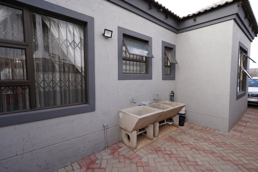 4 Bedroom Property for Sale in Lotus Gardens Gauteng