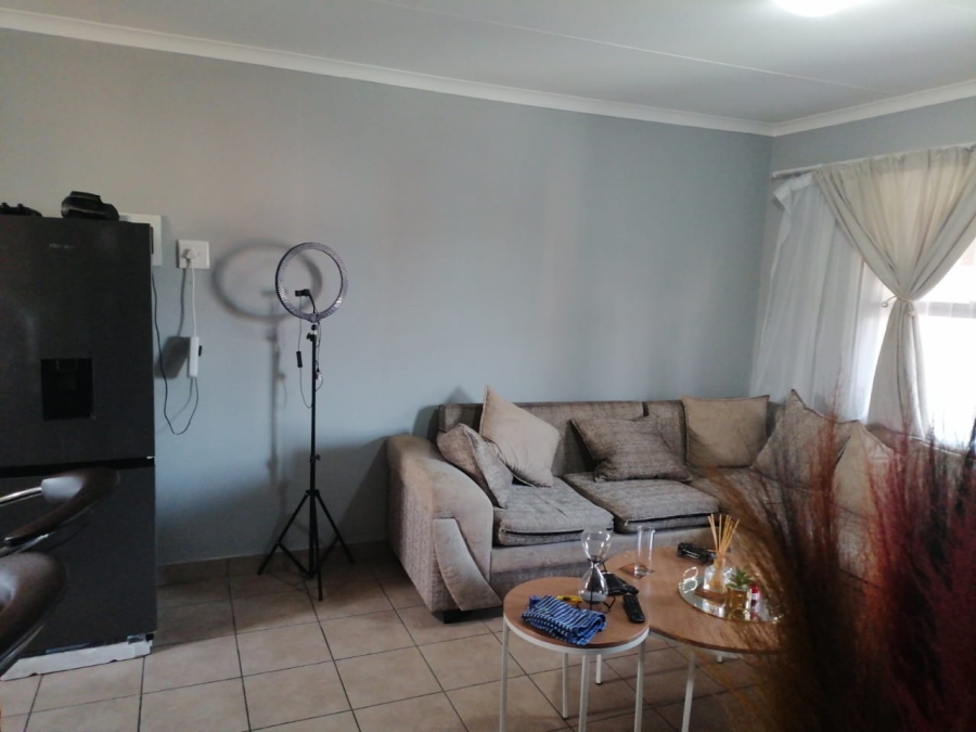 2 Bedroom Property for Sale in Olifantsvlei Gauteng