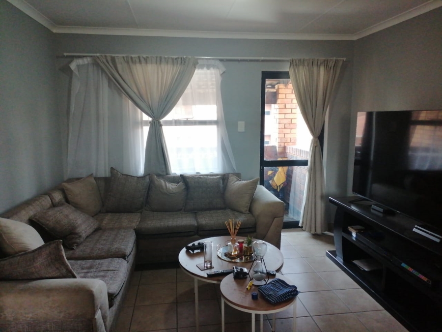 2 Bedroom Property for Sale in Olifantsvlei Gauteng