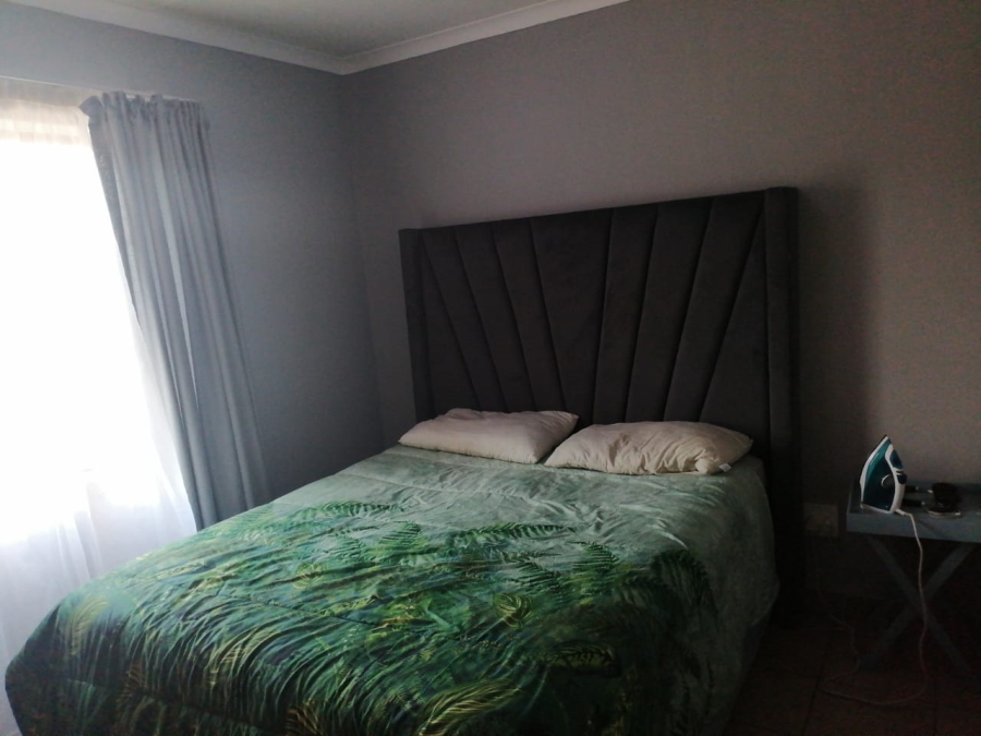 2 Bedroom Property for Sale in Olifantsvlei Gauteng