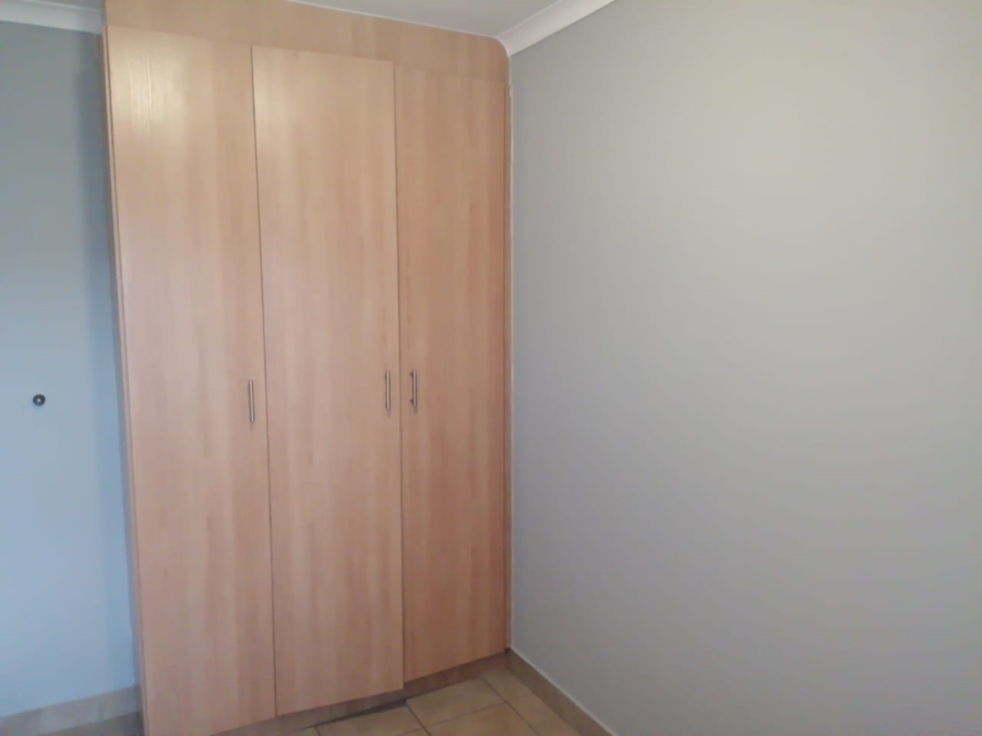 2 Bedroom Property for Sale in Olifantsvlei Gauteng