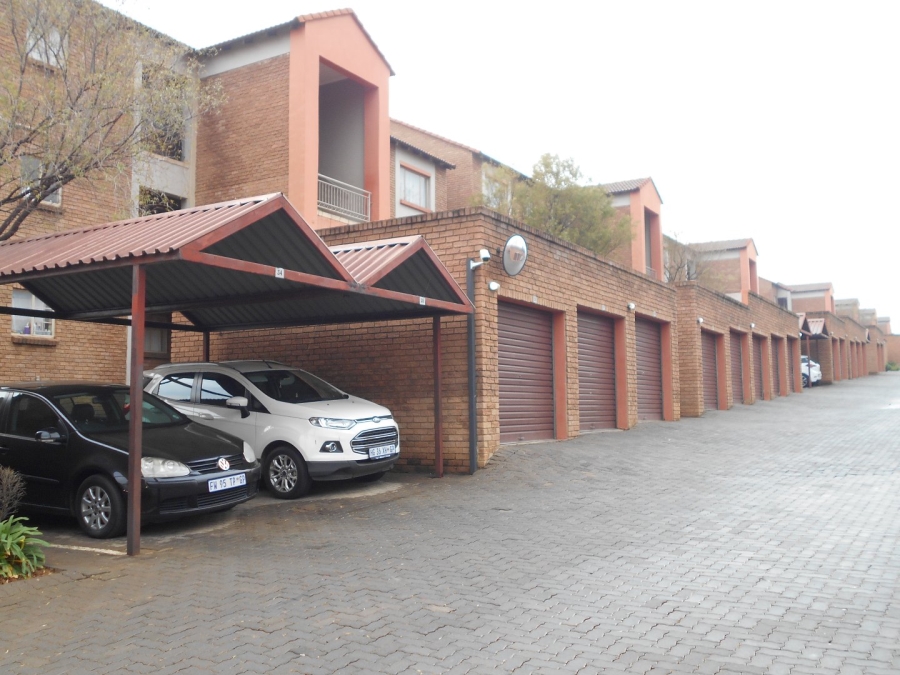 To Let 2 Bedroom Property for Rent in Vorna Valley Gauteng