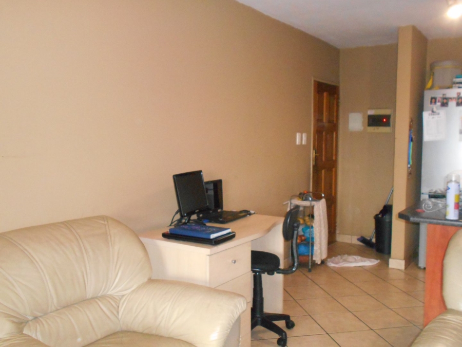 To Let 2 Bedroom Property for Rent in Vorna Valley Gauteng