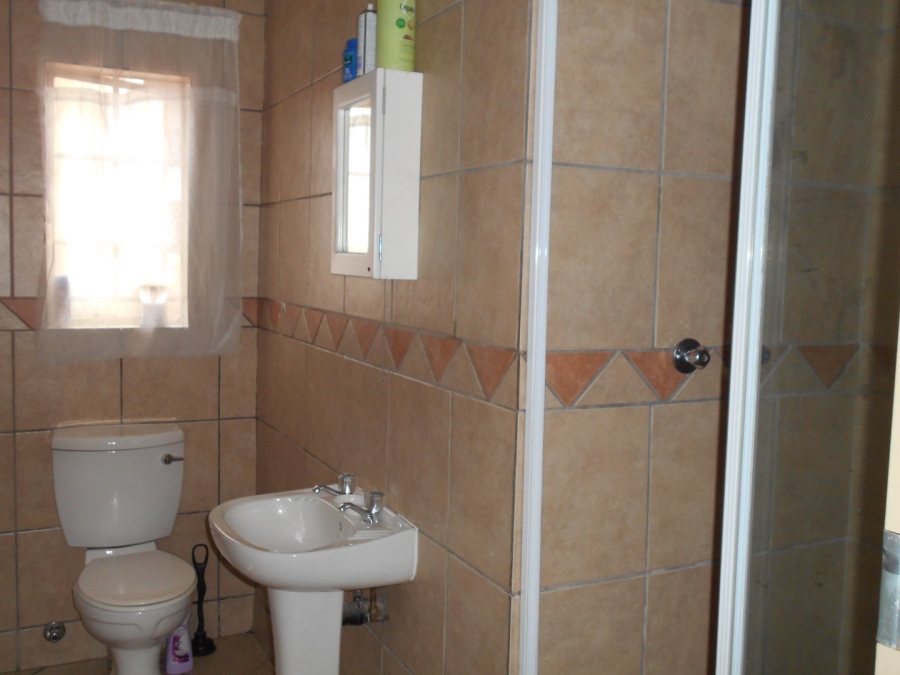 To Let 2 Bedroom Property for Rent in Vorna Valley Gauteng