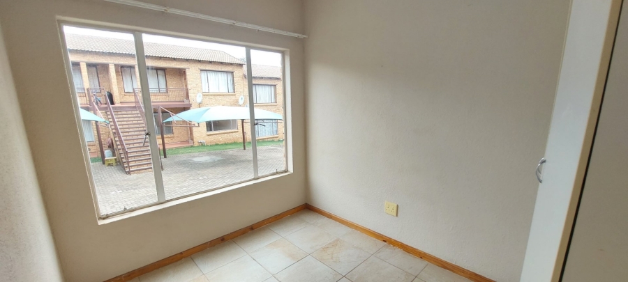 To Let 2 Bedroom Property for Rent in Meredale Gauteng