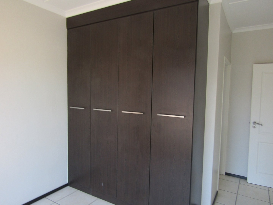 To Let 2 Bedroom Property for Rent in Oakdene Gauteng