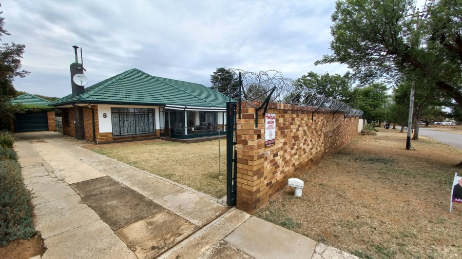 4 Bedroom Property for Sale in Witpoortjie Gauteng