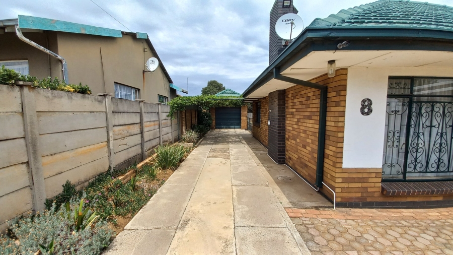 4 Bedroom Property for Sale in Witpoortjie Gauteng