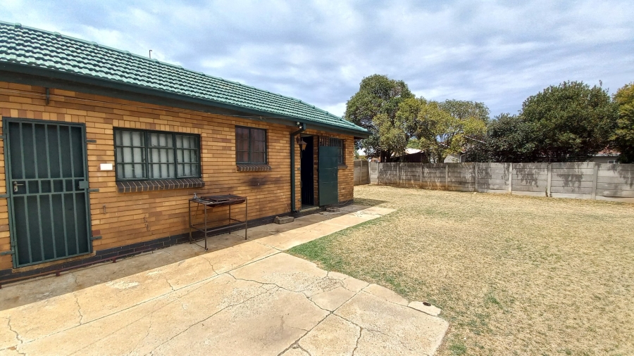 4 Bedroom Property for Sale in Witpoortjie Gauteng