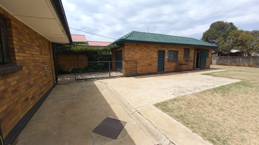 4 Bedroom Property for Sale in Witpoortjie Gauteng