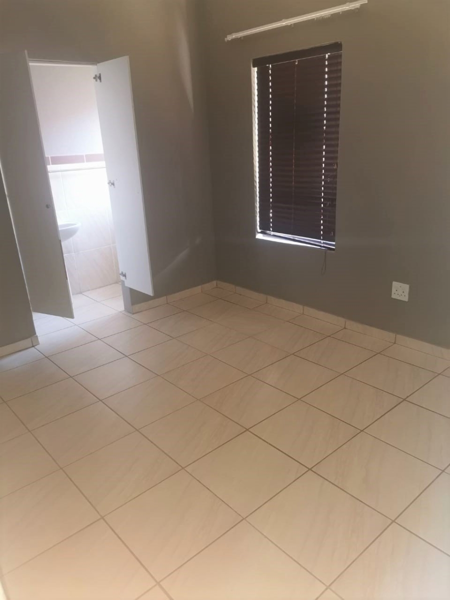 To Let 2 Bedroom Property for Rent in Groblerpark Gauteng