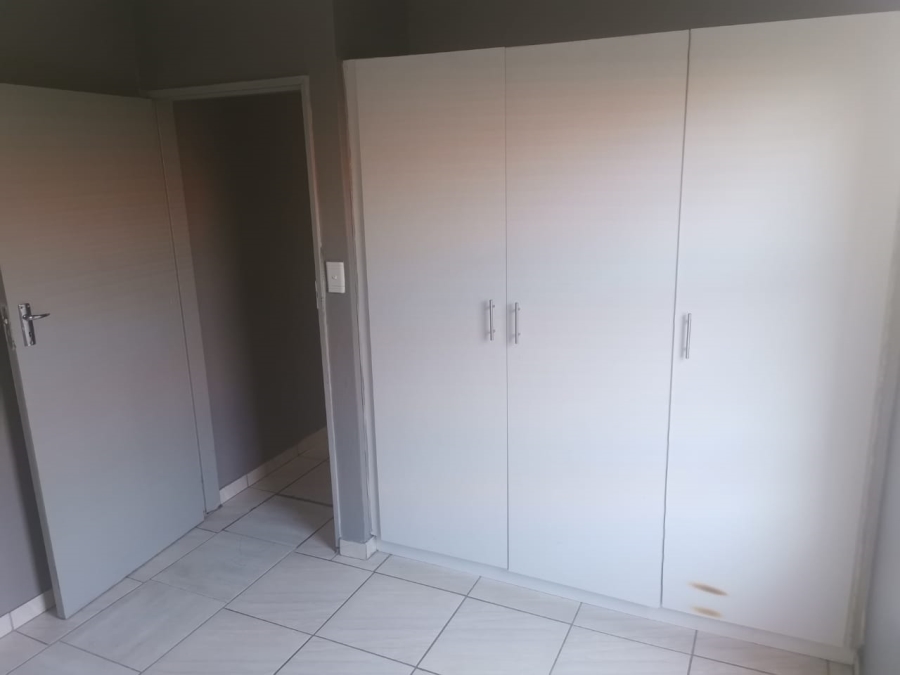 To Let 2 Bedroom Property for Rent in Groblerpark Gauteng