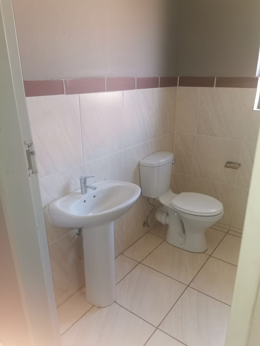 To Let 2 Bedroom Property for Rent in Groblerpark Gauteng