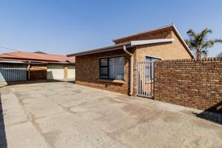 2 Bedroom Property for Sale in Strubenvale Gauteng