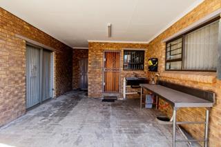 2 Bedroom Property for Sale in Strubenvale Gauteng