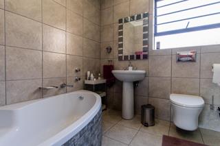 2 Bedroom Property for Sale in Strubenvale Gauteng