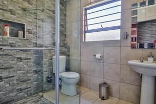 2 Bedroom Property for Sale in Strubenvale Gauteng