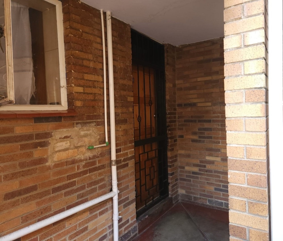 To Let 2 Bedroom Property for Rent in Crown Gardens Gauteng