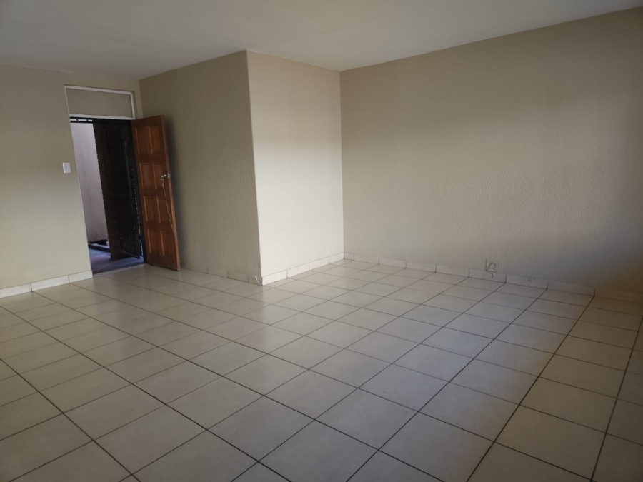 To Let 2 Bedroom Property for Rent in Crown Gardens Gauteng