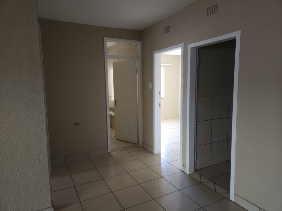 To Let 2 Bedroom Property for Rent in Crown Gardens Gauteng