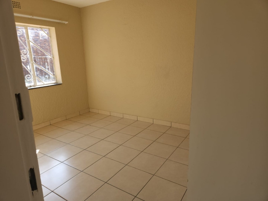 To Let 2 Bedroom Property for Rent in Crown Gardens Gauteng