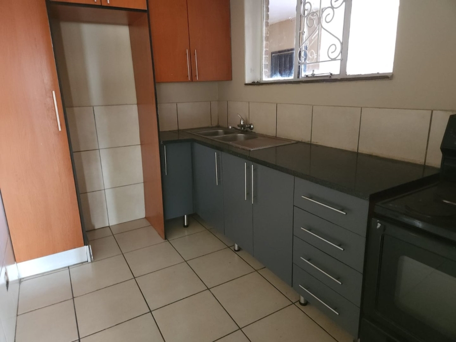 To Let 2 Bedroom Property for Rent in Crown Gardens Gauteng